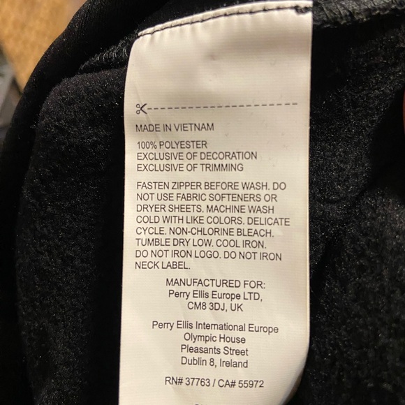 Calloway black pullover is perfect for golf, casual wear, anything you’d like. - Picture 6 of 6